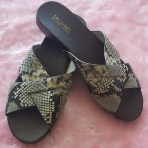 Like-New Michael Kors Ladies Flat Slippers